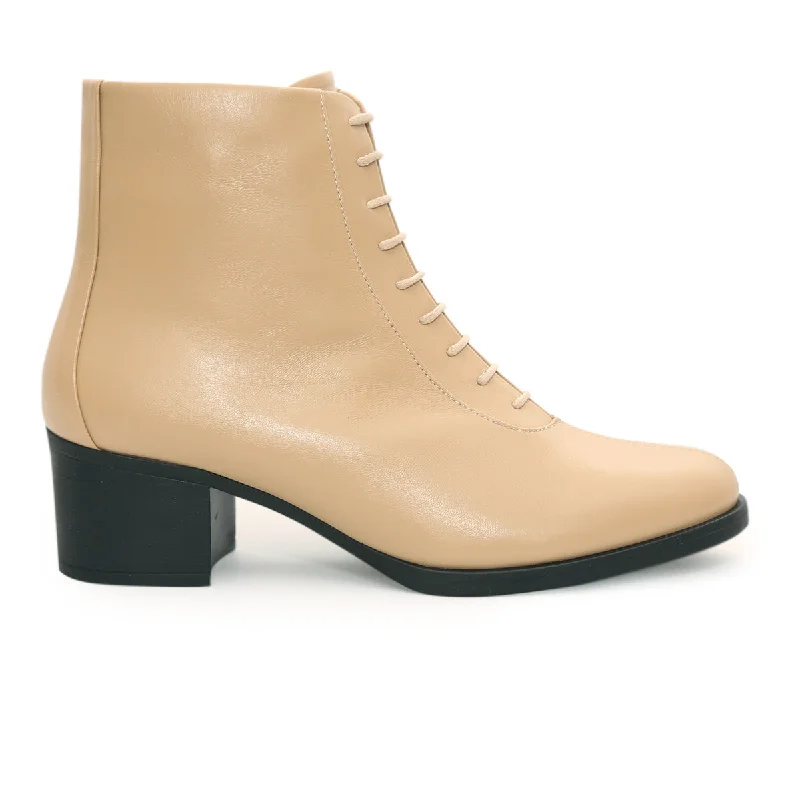 Boots with sleek finish-Women's Boots Milano Collection