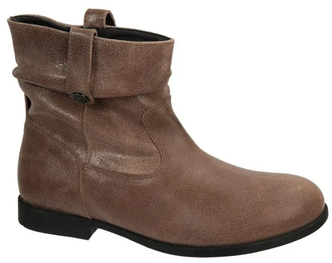 Boots near mountains-SARNIA BOOT - WAXED SUEDE MUD 1011105 (Regular)