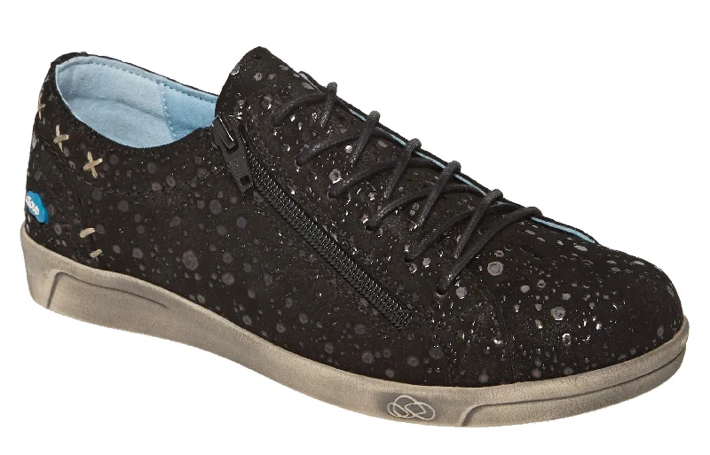 Athletic Shoes with Minimal DesignCloud Aika Sneaker Lunar Black