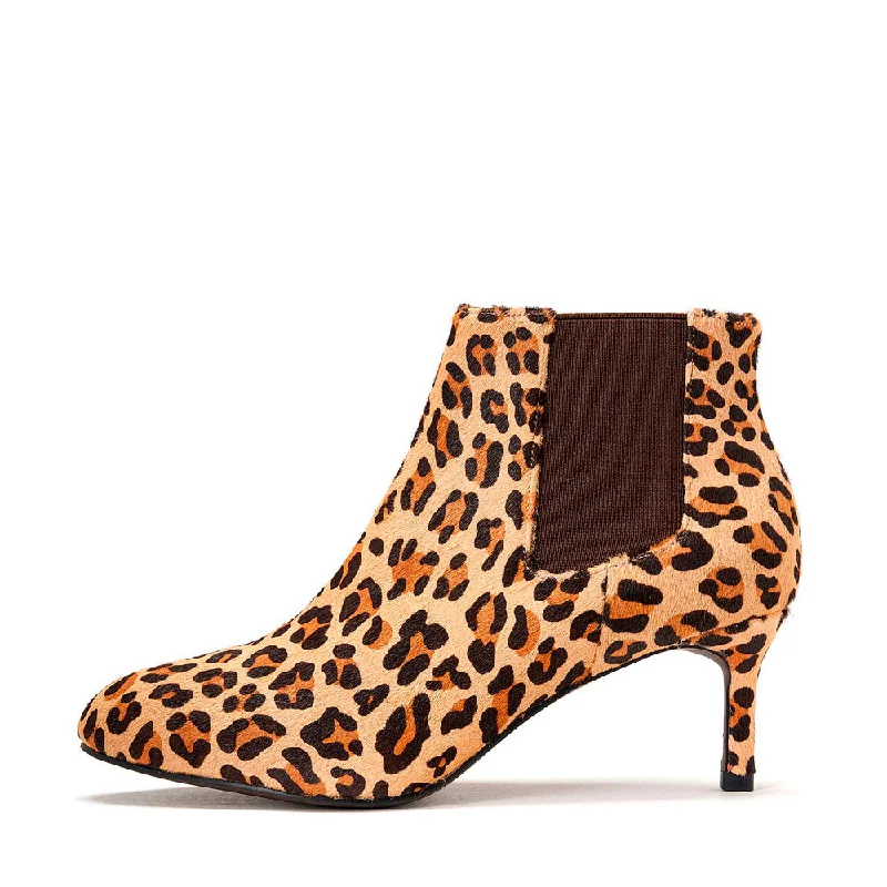 Boots near stage shows-Alba Animal Print