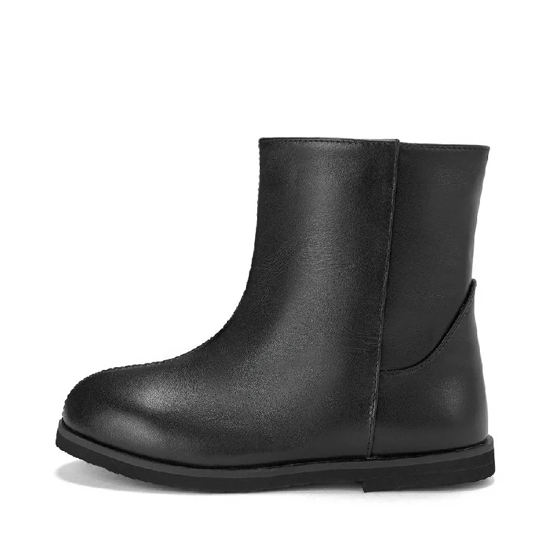 Boots near warehouses-Filippa 3.0 Black