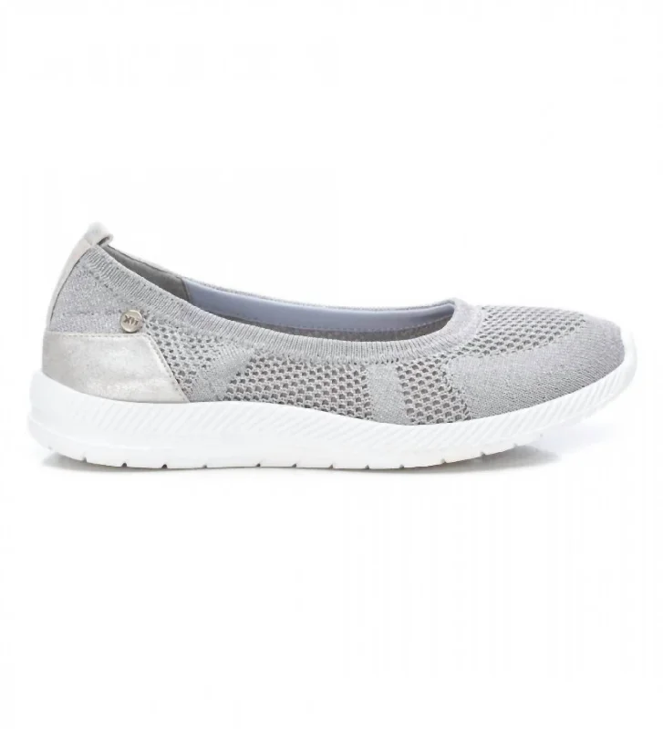 Flats with premium amenities-Women's Ballet Flats In Silver