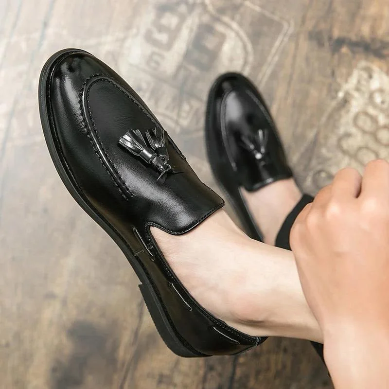 Loafers with casual vibe-Dual tassel Loafer